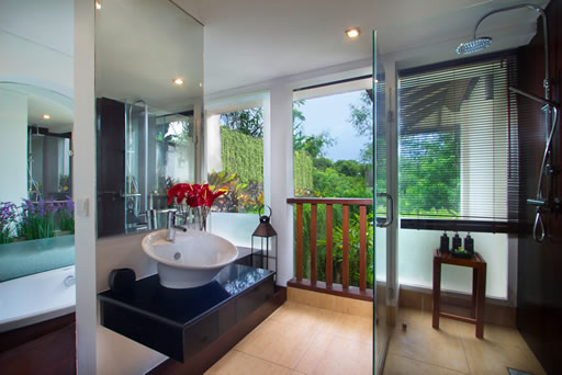 Jasmine Suite bathroom