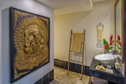 Villa Amita Frangipani Bathroom
