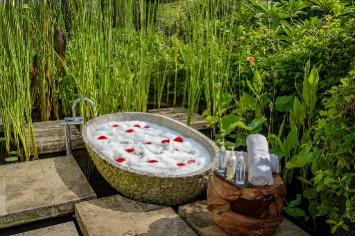 Villa Amita Master Bathtub